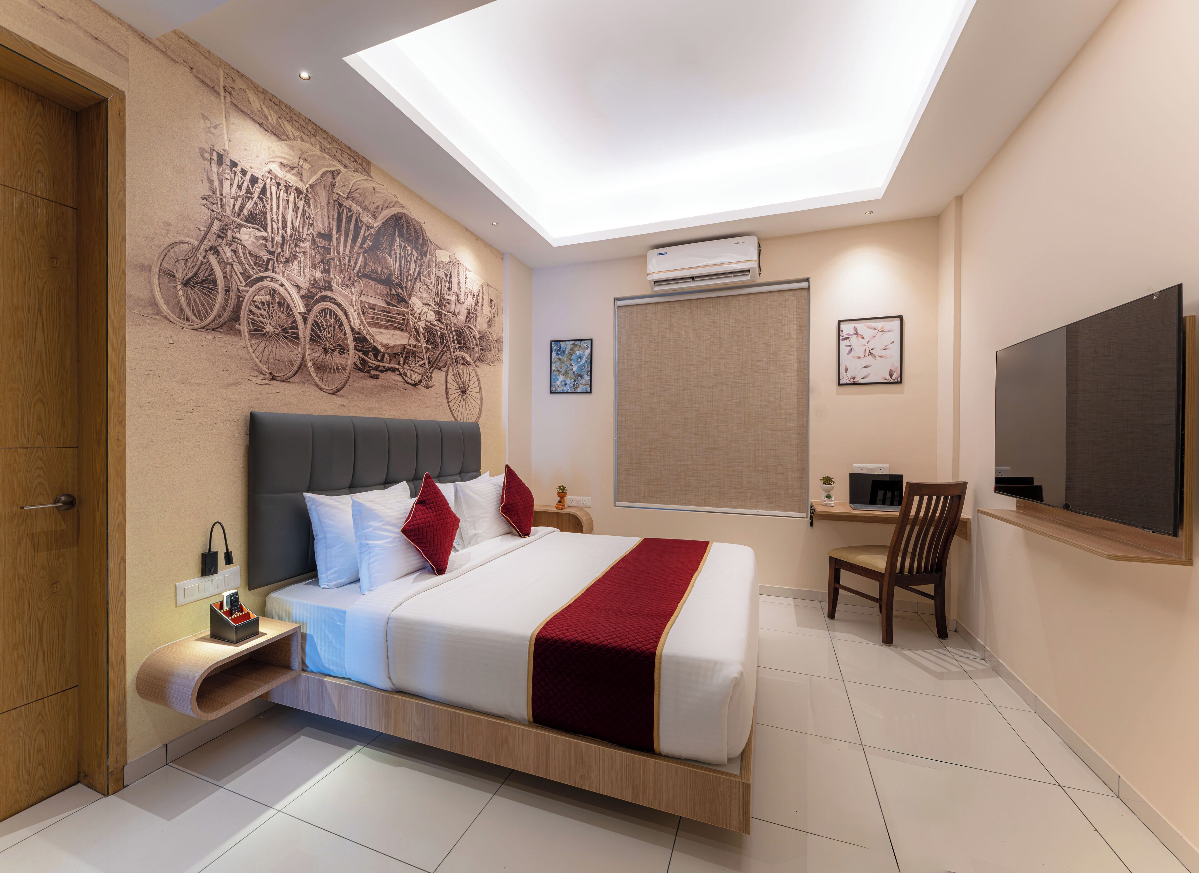 Quarto casal standard, vista para a cidade | Cofres nos quartos, espaço de trabalho para notebook