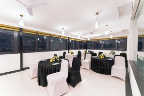 Restaurant - Hotel Rivido Near Manyata Tech park (Bengaluru)