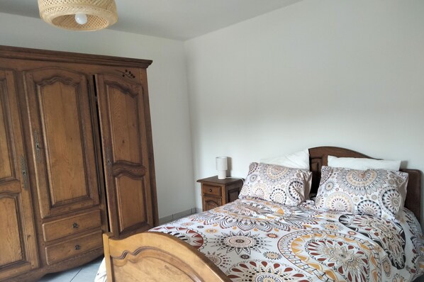 2 bedrooms, iron/ironing board, WiFi, bed sheets - Gite with beautiful, secure exterior. (Fontaine-sur-Somme)