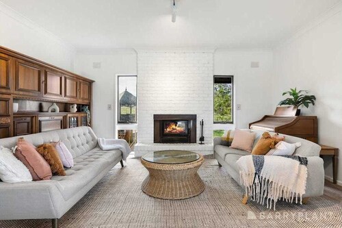 Yarra Valley Farmhouse Sunrise Deck Views