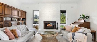 Yarra Valley Farmhouse Sunrise Deck Views