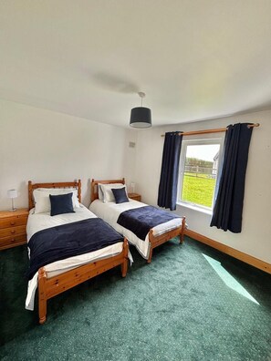 Iron/ironing board, WiFi, bed sheets - The Beach Walk Retreat | Wild Atlantic Way (Enniscrone)