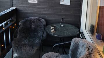 Apartment, 2 Bedrooms, Balcony | Property grounds