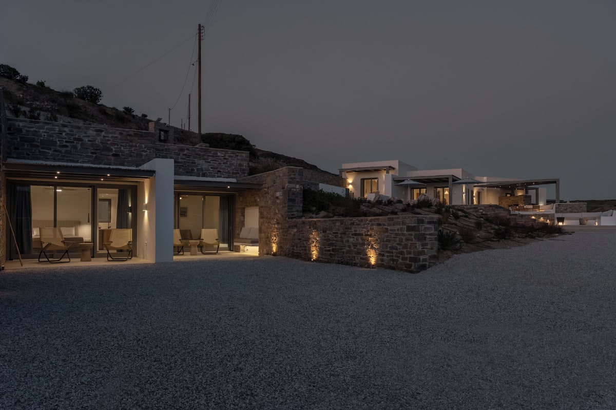 In-room safe, blackout drapes, iron/ironing board, free WiFi