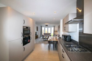 Microwave, oven, stovetop, toaster - A stunning new build property (Cheshire West and Chester)