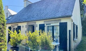 Exterior - House in Quistinic Near Trestraou Beach (Perros-Guirec)