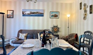 Dining - House in Quistinic Near Trestraou Beach (Perros-Guirec)