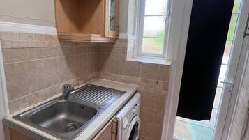 Studio, 1 Bedroom | Laundry