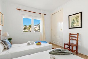 Iron/ironing board, free WiFi, bed sheets - Villa La Marina - PlusHolidays (Benissa)