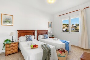 Iron/ironing board, free WiFi, bed sheets - Villa La Marina - PlusHolidays (Benissa)