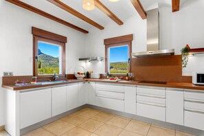 Fridge, microwave, oven, dishwasher - Villa Chata - Plusholidays (Benissa)