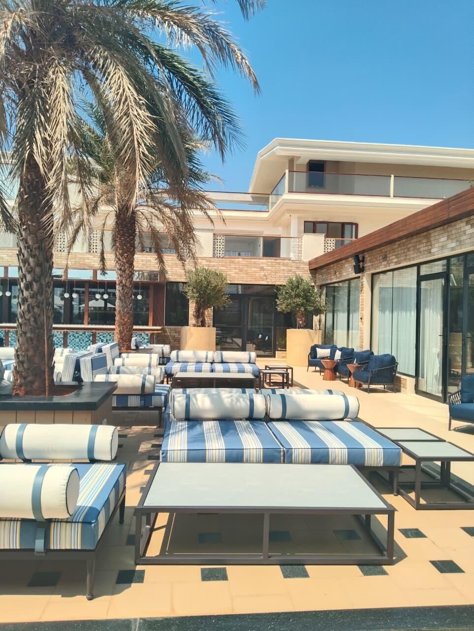 3 piscines extérieures