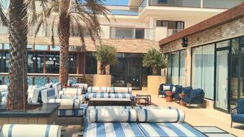 3 piscines extérieures