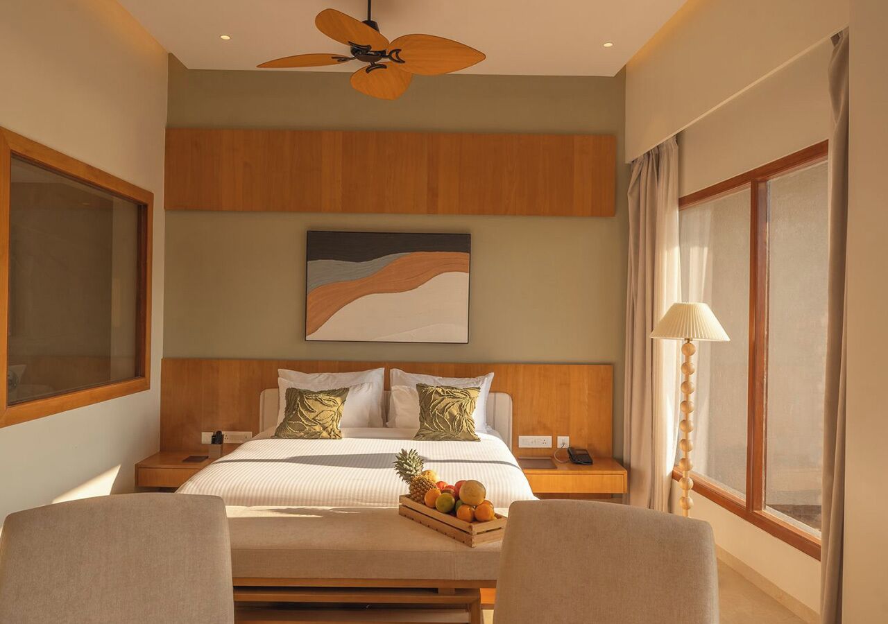 Kahden hengen deluxe-huone, parveke, rantanäköala | Egyptinpuuvillaiset lakanat, ylelliset vuodevaatteet, untuvapeitot