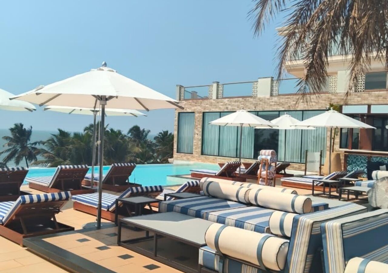Poolside bar