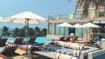 Poolside bar