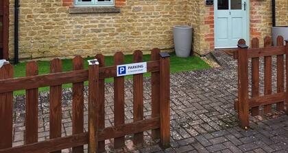 Cosy Eco cottage Cirencester,Capital of the Cotswolds,bibury close pet frendly