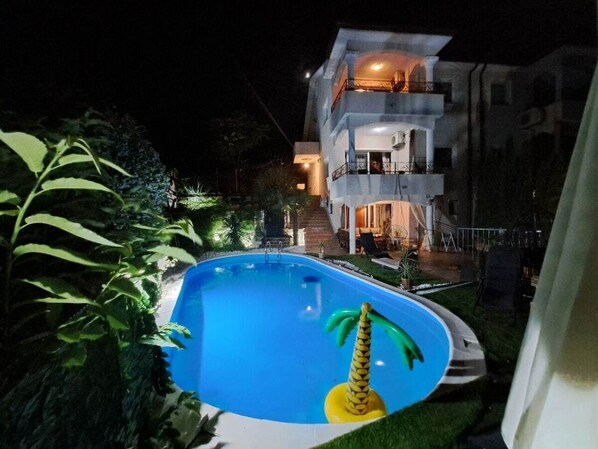 Outdoor pool - Luxurious Villa Emily - Private Pool, Stunning Sea Views, and Unmatched Comfort (Opatija)