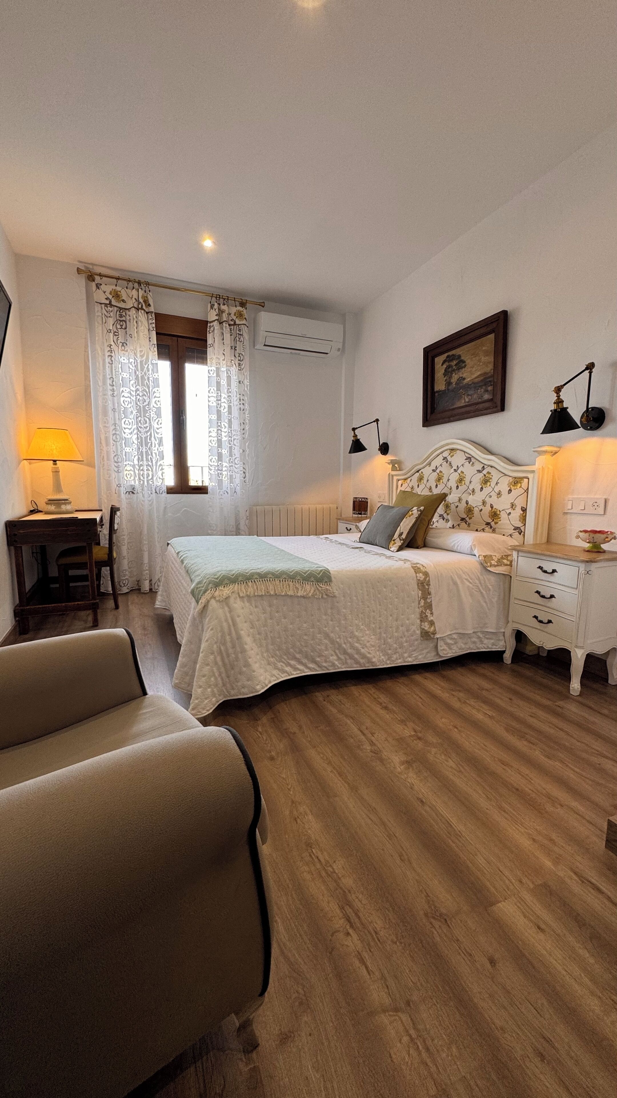 Habitación Confort doble | Escritorio, espacio para trabajar con un portátil, wifi gratis