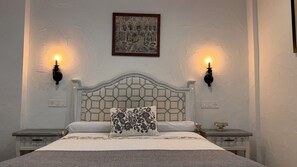 Dobbeltrom – comfort | Skrivebord, skrivebord for bærbar PC og wi-fi (inkludert)