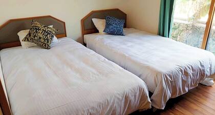 One minute to the ocean on the west coast of Ishigaki Island, a spectacular sunset spot! Studio with kitchen RoomD