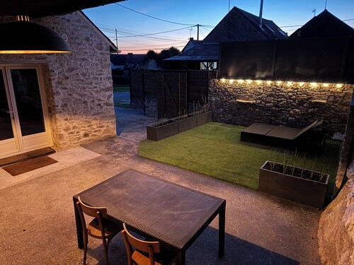 Charming, cosy and bright gîte, equipped kitchen, elegant bedroom, quiet location.