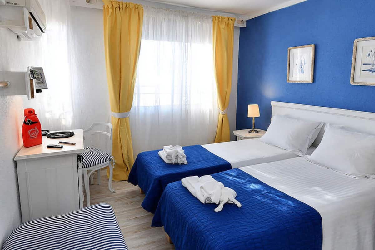 Minibar, coffres-forts dans les chambres, Wi-Fi gratuit, draps fournis