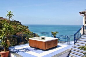 Outdoor spa tub - Hotiday Vico Equense (Vico Equense)