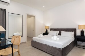 Apartament, vistes a la ciutat | Cortines opaques, planxa i posts de planxar i wifi gratuïta 