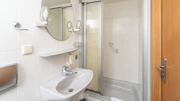 Double Room, City View | Bathroom | Towels, soap, toilet paper