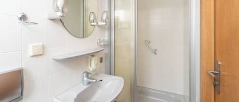 Double Room, City View | Bathroom | Towels, soap, toilet paper