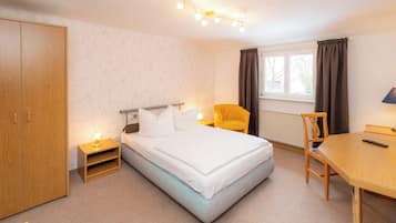 Habitación individual | Escritorio y espacio para trabajar con un portátil