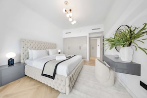 Iron/ironing board, WiFi, bed sheets - Free housekeeping visits during your stay - StayShort - Luxury 1 Bedroom in Downtown with Burj Khalifa View (Downtown)
