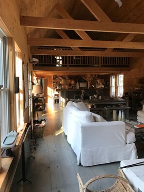 Interior - Gorgeous 5-bedroom house on St. George's river perfect for your getaway (St. George)