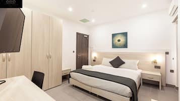 書桌、熨斗/熨衫板、可攜式嬰兒床、Wi-Fi