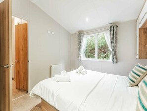 2 bedrooms, individually decorated, individually furnished - Sea Squirrel - Kelling Heath Holiday Park - 15856 (Holt)