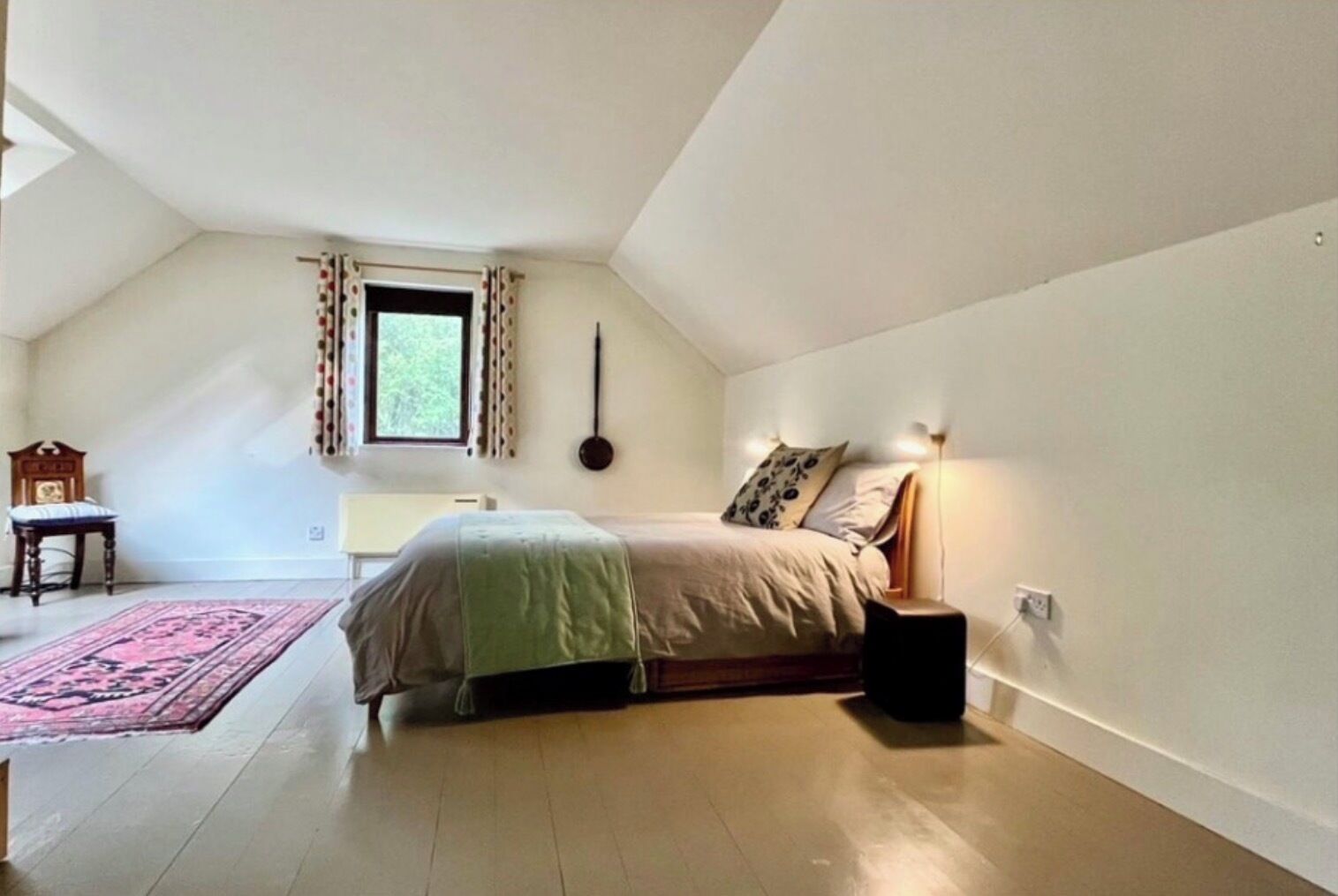 2 bedrooms, desk, iron/ironing board, travel cot
