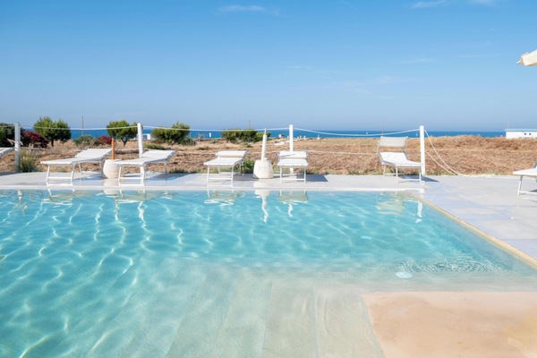 Seasonal outdoor pool, pool umbrellas, sun loungers