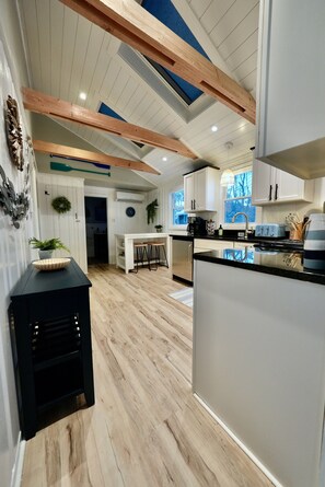 Mikrobølgeovn, ovn og kokeplater