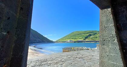 HomeLand Place AL – Zentrale Lage in Horta, nahe Strand und Marina