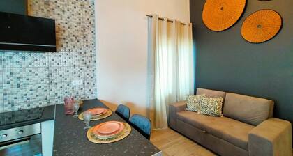 HomeLand Place AL – Zentrale Lage in Horta, nahe Strand und Marina