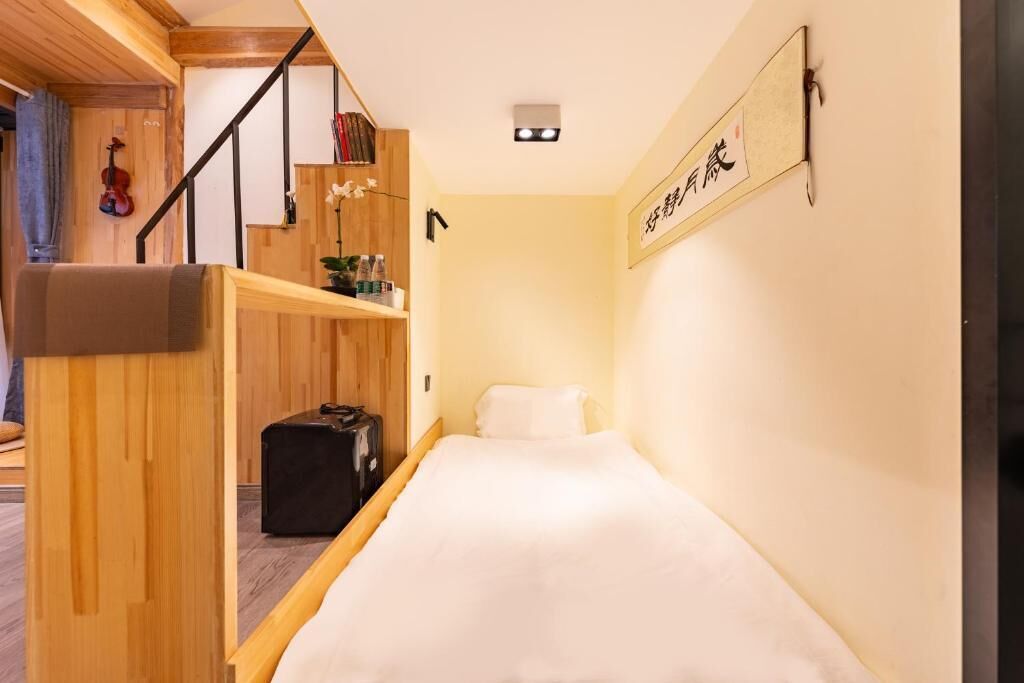 Desk, laptop workspace, free WiFi