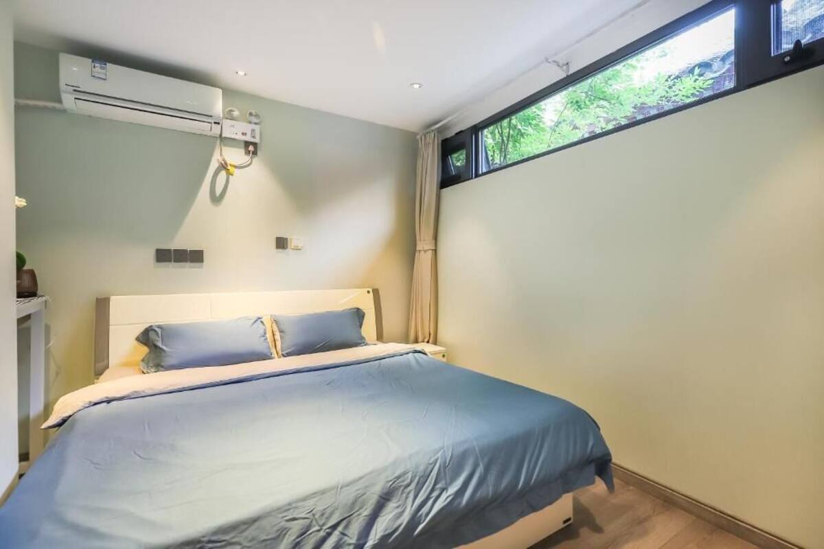 Classic Double Room, 1 Queen Bed, Private Bathroom, Courtyard View | Desk, laptop workspace, free WiFi