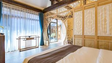 Deluxe Studio Suite, Lanai, City View | Desk, laptop workspace, free WiFi