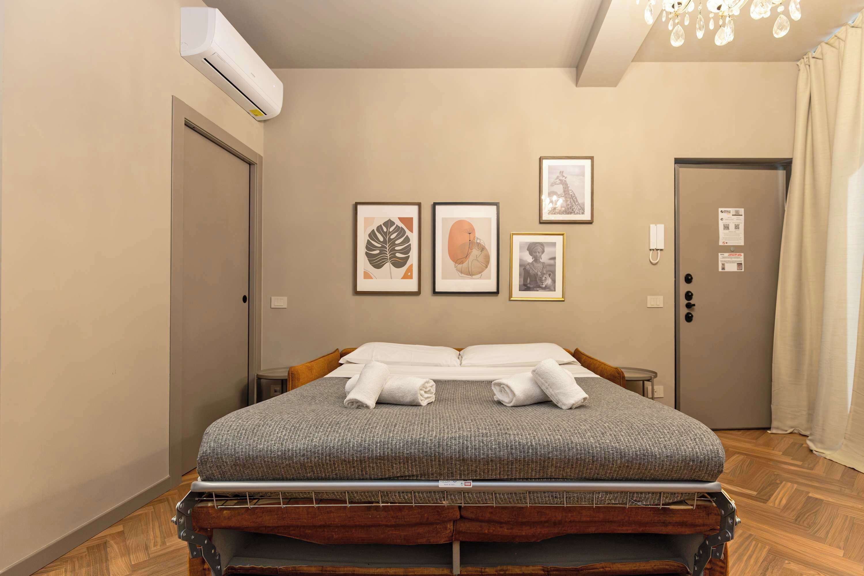 Iron/ironing board, travel cot, WiFi, bed sheets