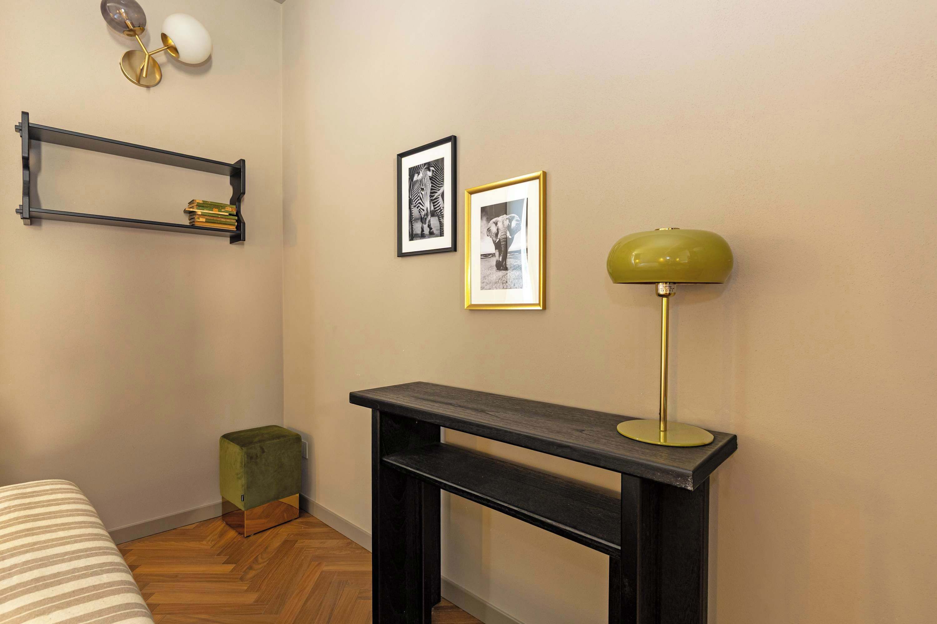 1 chambre, fer et planche à repasser, lit de bébé portatif, Wi-Fi