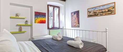 1 chambre, fer et planche à repasser, lit parapluie, draps fournis