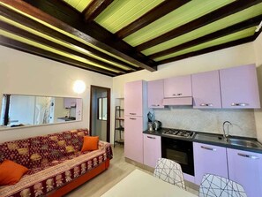 Fridge, microwave, oven, stovetop - Dimora Pignolo - Immobili e Soluzioni Rent (Bergamo)