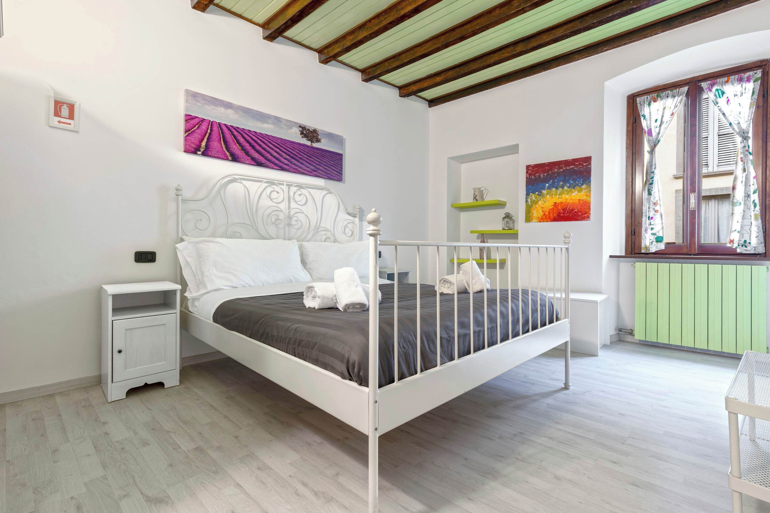 1 chambre, fer et planche à repasser, lit parapluie, draps fournis