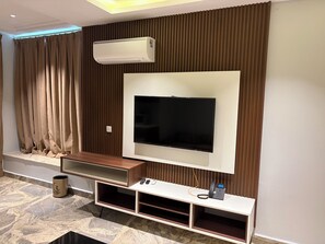 Luxury Room, Courtyard View | Interior - Raynez Resort (Abuja)